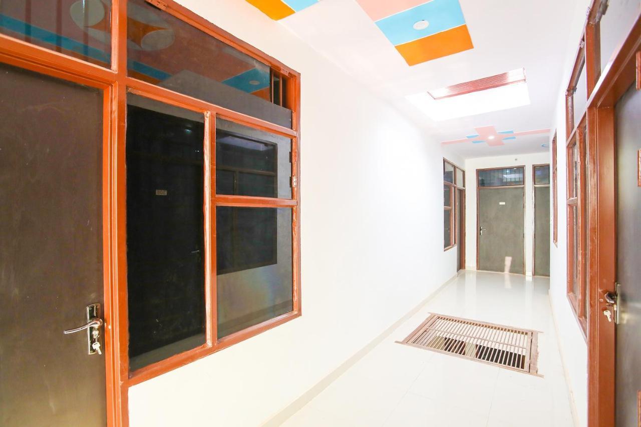 Отель Oyo Flagship 62980 Shiva Residency Garhi Harsaru Экстерьер фото